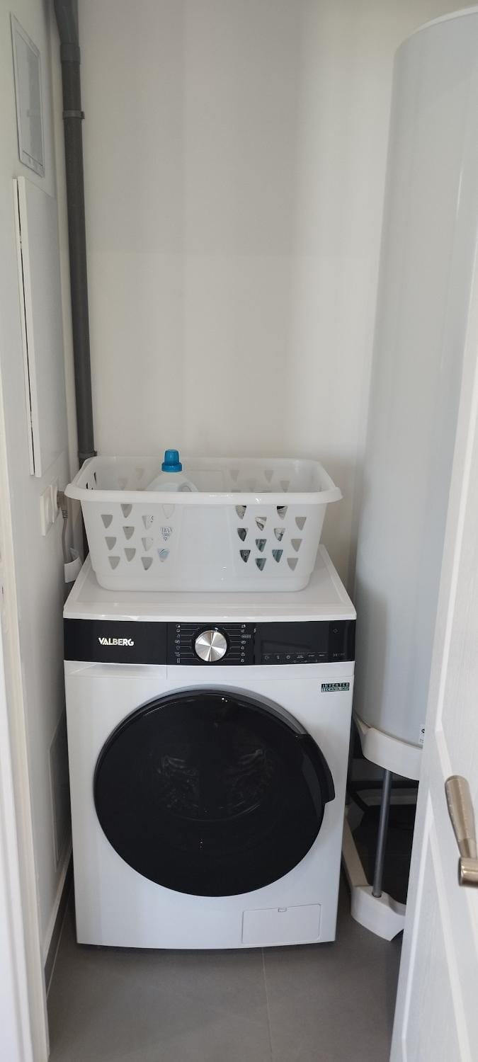 Appartement 4 p neuf dans haut de villa , clim, parking, jardin Apartment in Nice