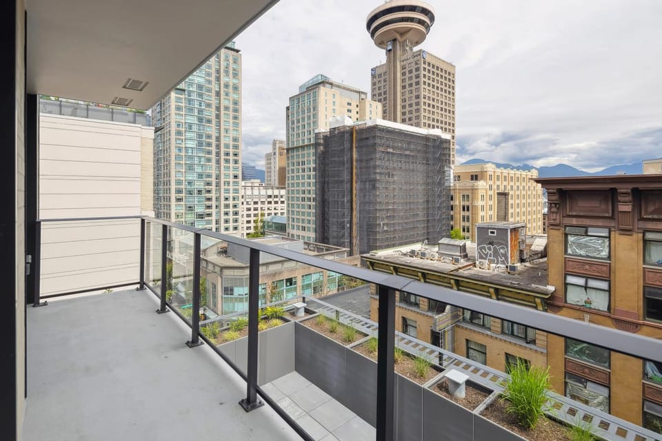 View (from property/room), Balcony/Terrace, City view