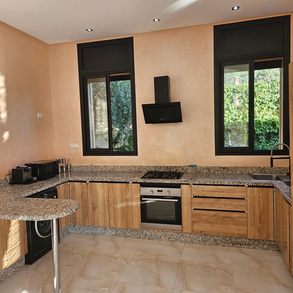 Villa de la famille ONLY, with Private pool فقط للعائلات Villa in Marrakesh-Safi