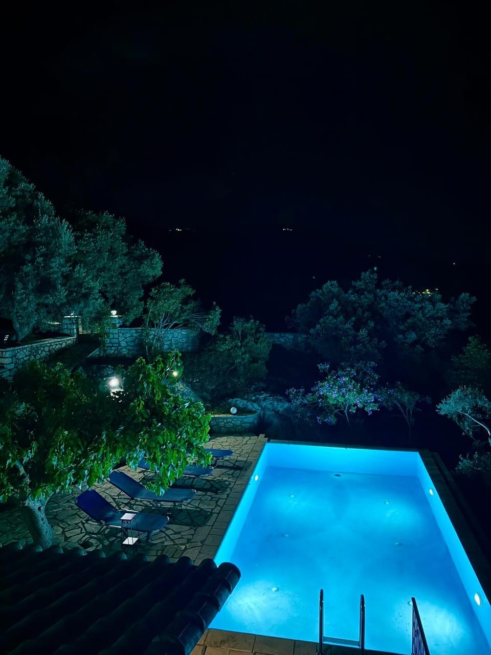 Night, Pool view, Swimming pool, sunbed
