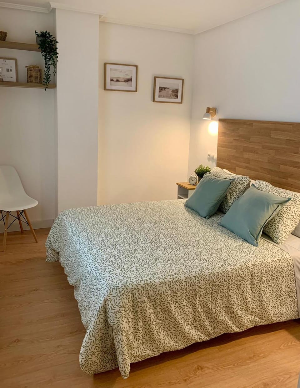 Bed, Photo of the whole room, Bedroom