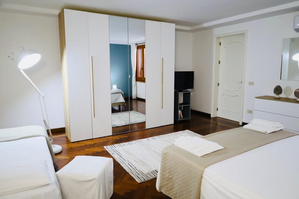 Bed, TV and multimedia, Bedroom, wardrobe