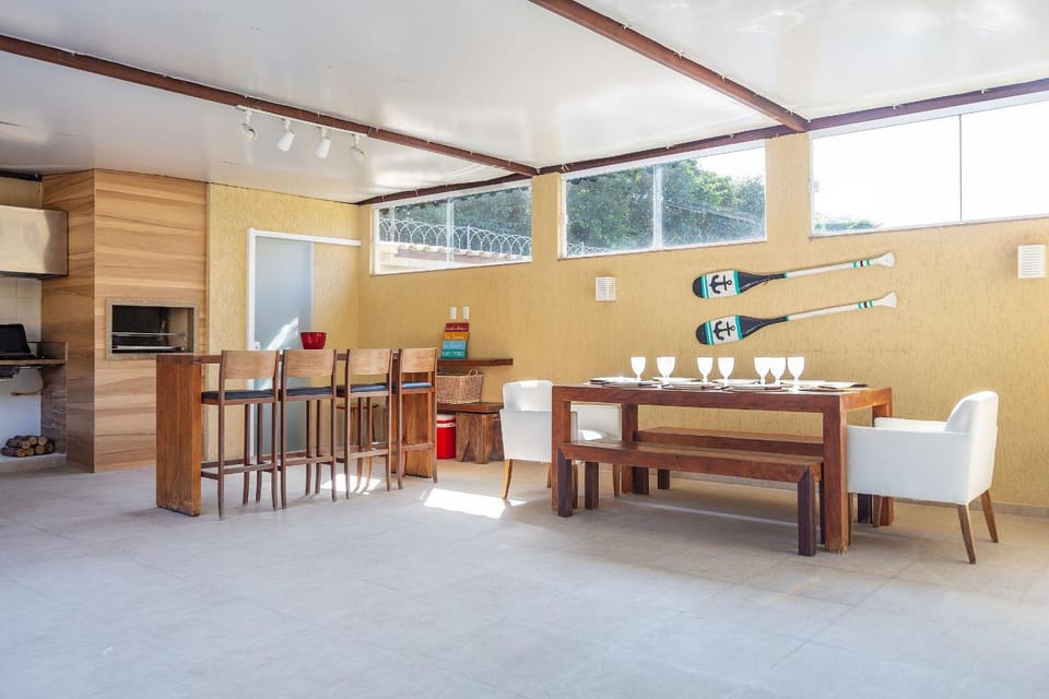 Seating area, Area and facilities