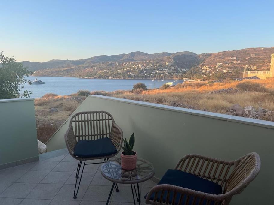 View (from property/room), Balcony/Terrace, Seating area, Mountain view, Sea view