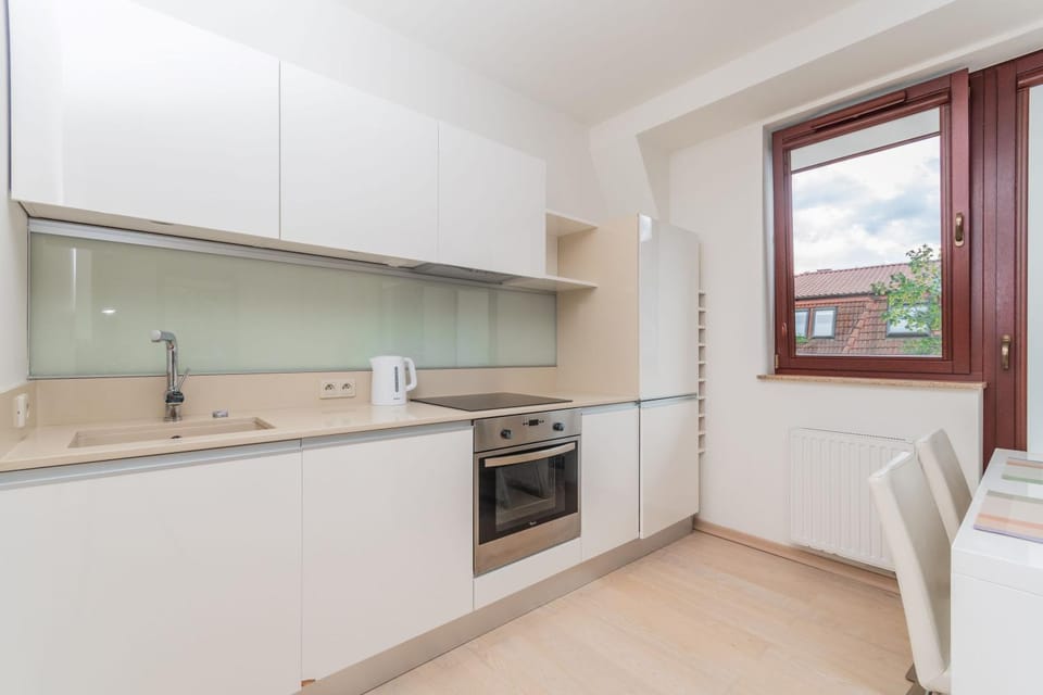 Kitchen or kitchenette, Dining area, dishwasher, oven, stove