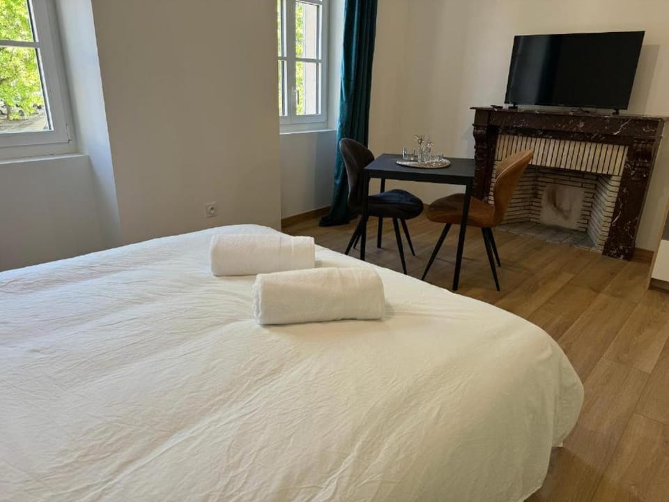 Bed, Photo of the whole room