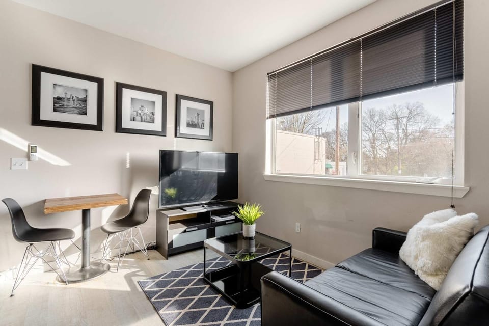 Stay Portland - Sunny Studio - New Build - AC - Fast WiFi Apartment in Portland