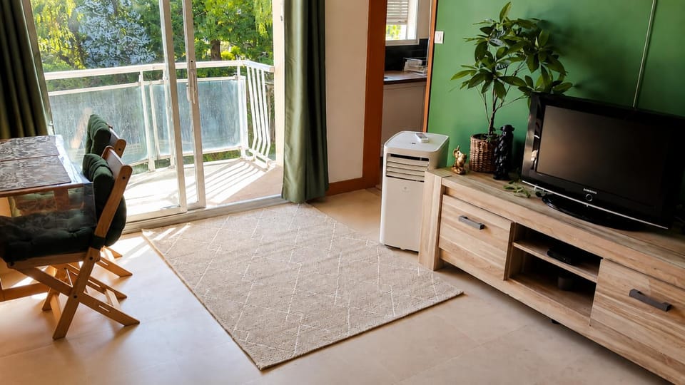 Appartement thème jungle Apartment in Bourgogne-Franche-Comté