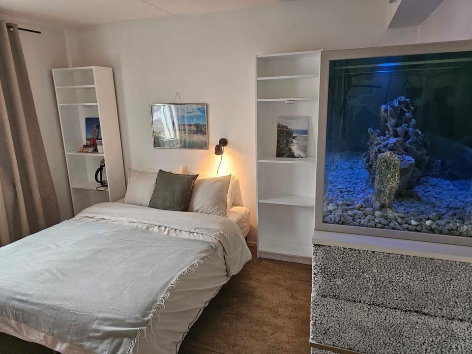 Central Room with Private Entrance and Ensuite Bathroom Vacation rental in Stockholm
