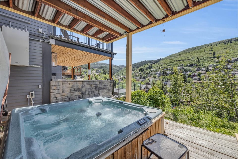 Old Town 3BR Home with Spectacular Views and Hot Tub House in Park City