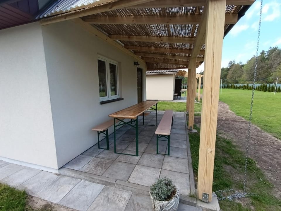 Property building, Patio, Spring, Day, Garden, View (from property/room), Balcony/Terrace, Balcony/Terrace, Dining area, Garden view