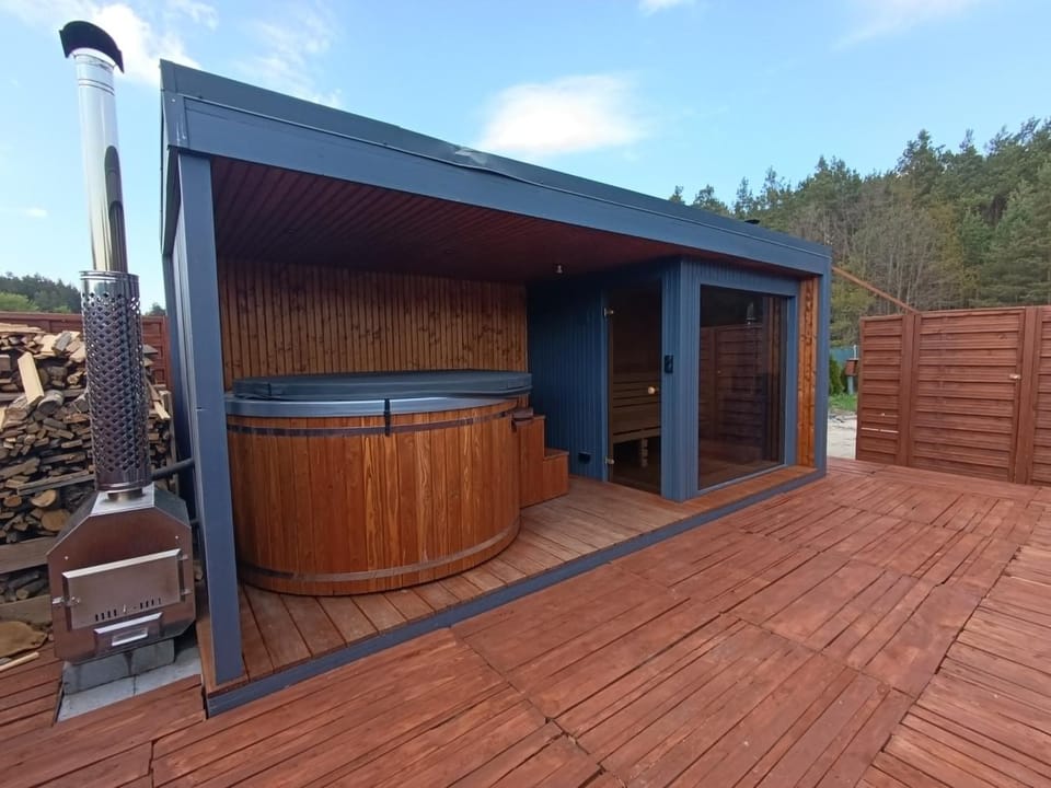 Patio, Day, BBQ facilities, Sauna, View (from property/room), Balcony/Terrace