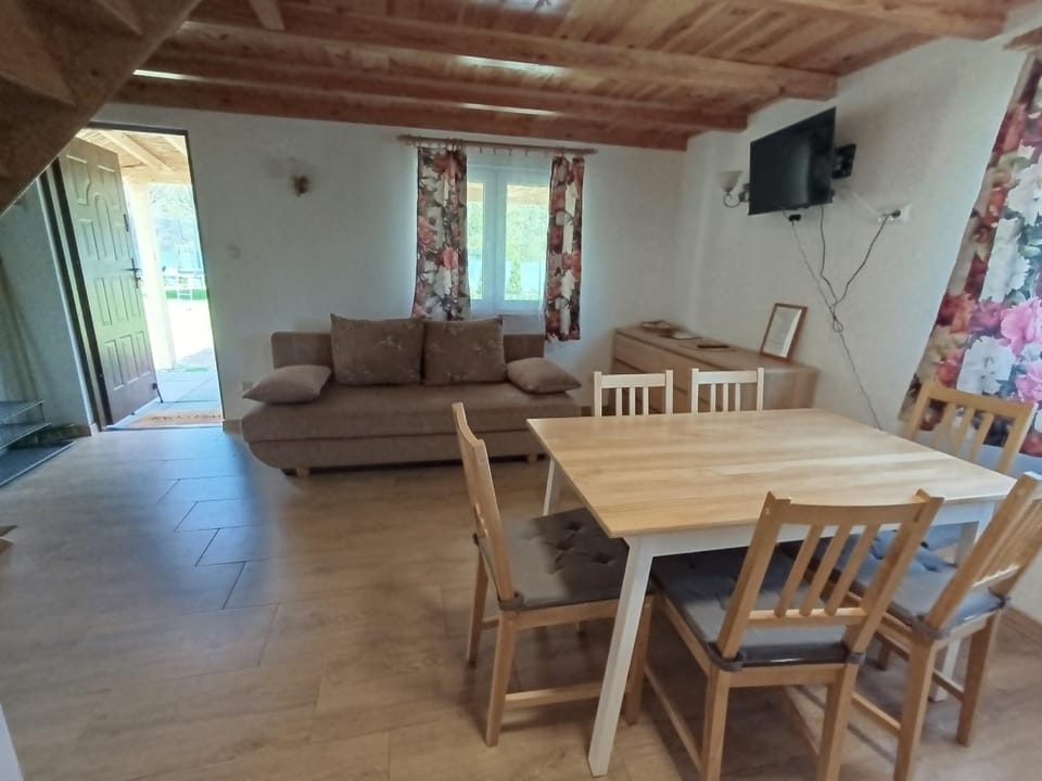 TV and multimedia, Seating area, Dining area