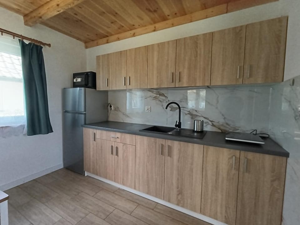 Kitchen or kitchenette, pet friendly, stove