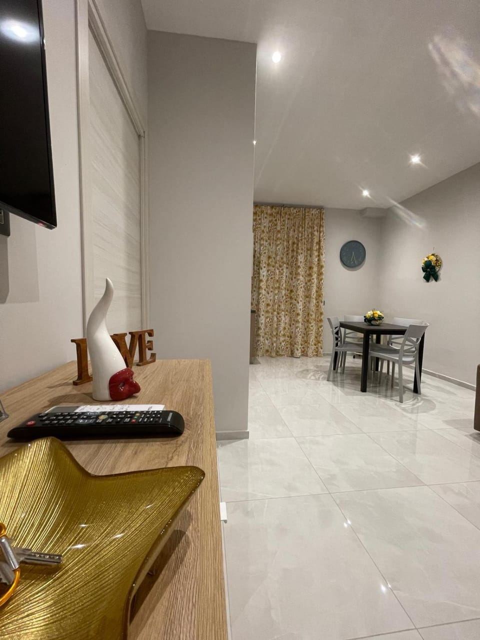 Living room, Seating area, Dining area