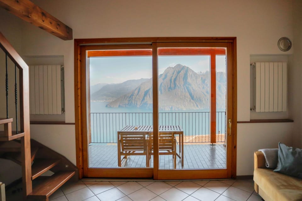 Living room, Lake view, Mountain view