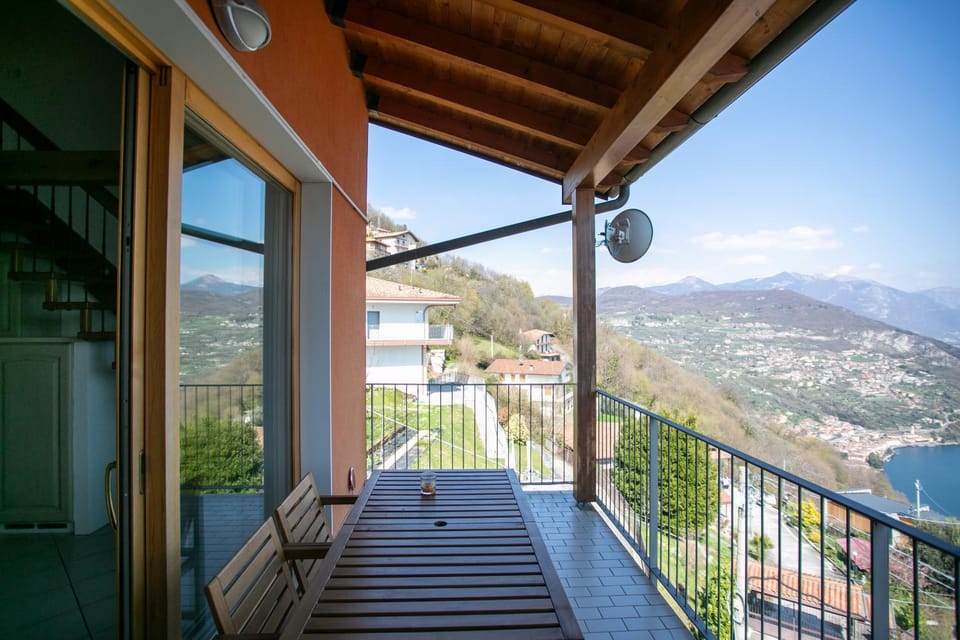 View (from property/room), Balcony/Terrace, Mountain view