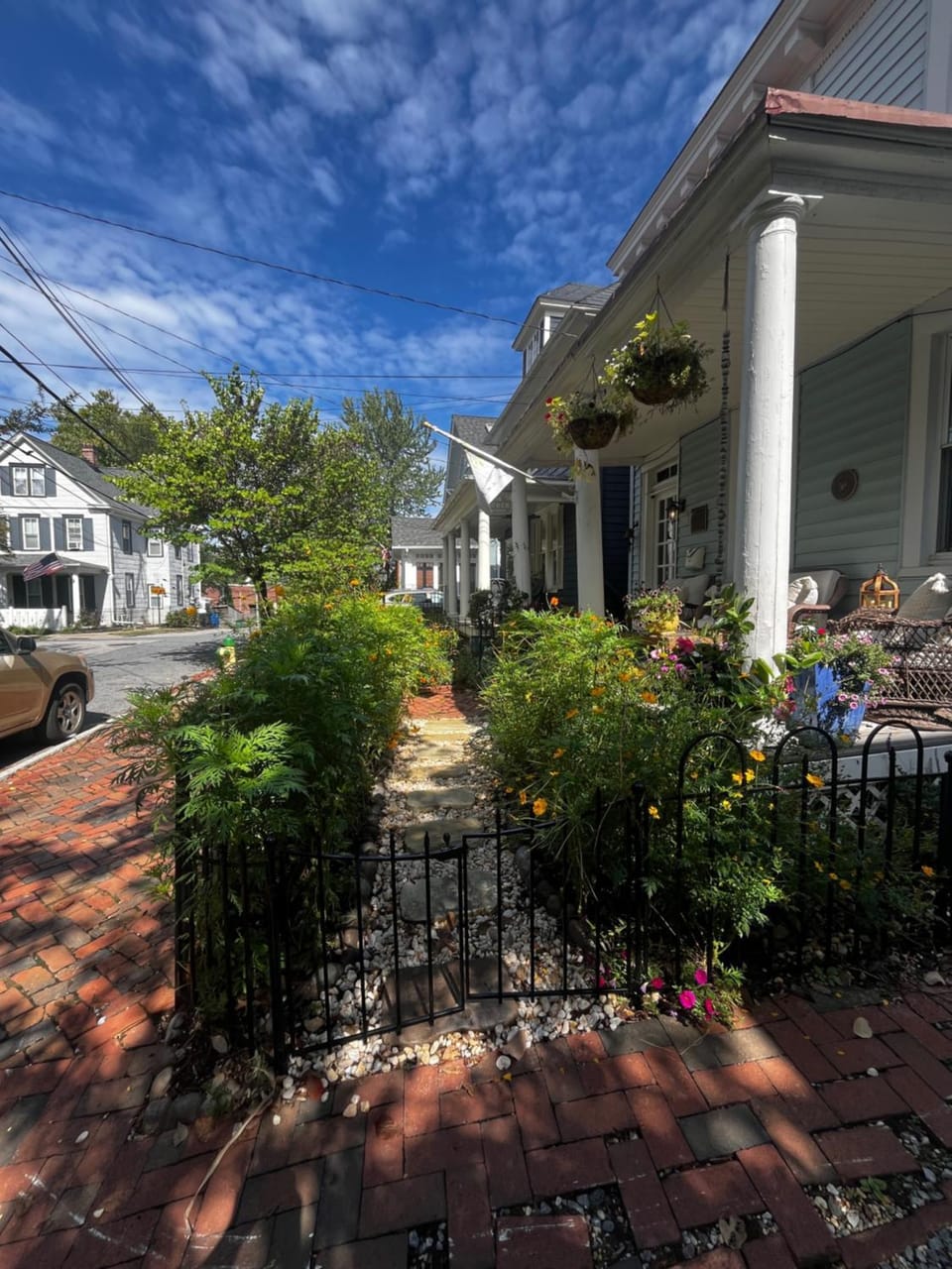Walk to Everything Historic Arts District House in Spa Creek