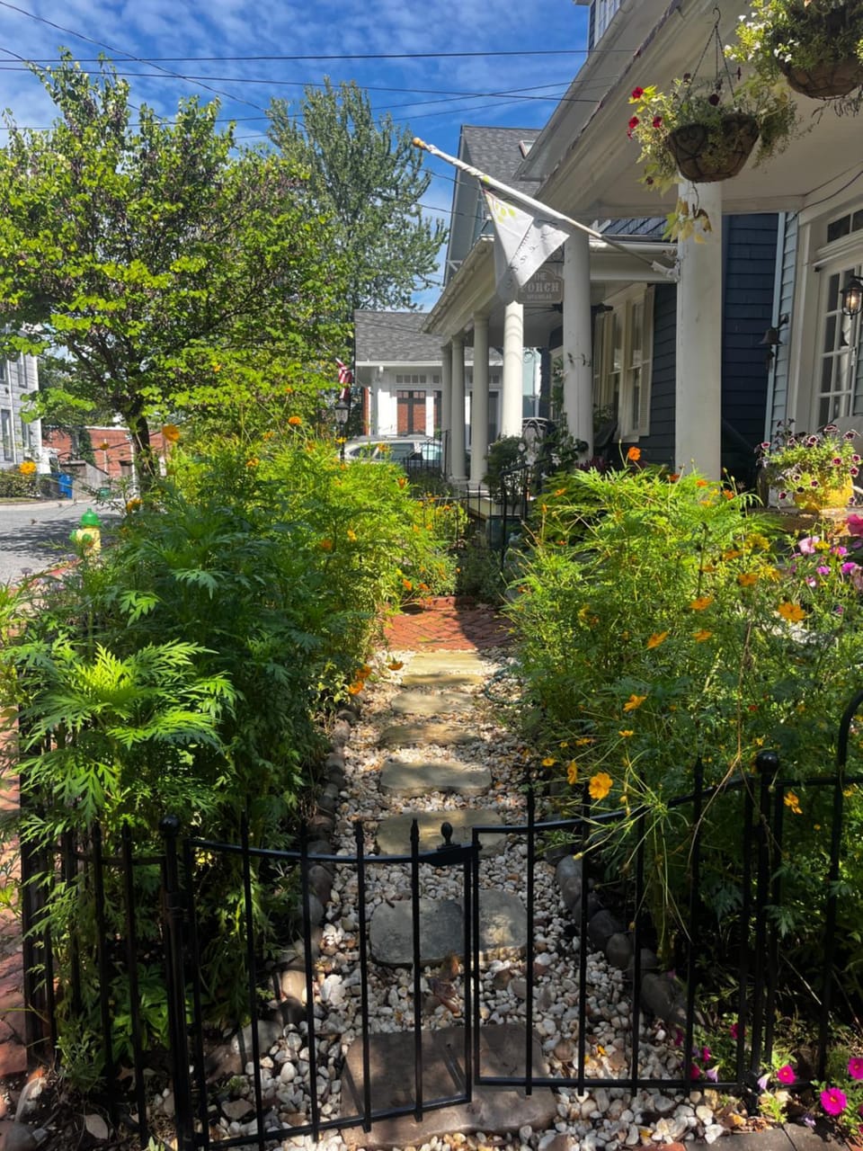 Walk to Everything Historic Arts District House in Spa Creek
