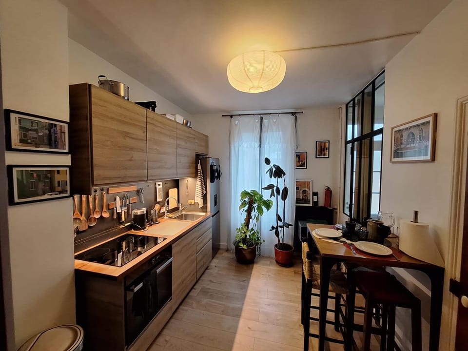 Dining area, kitchen