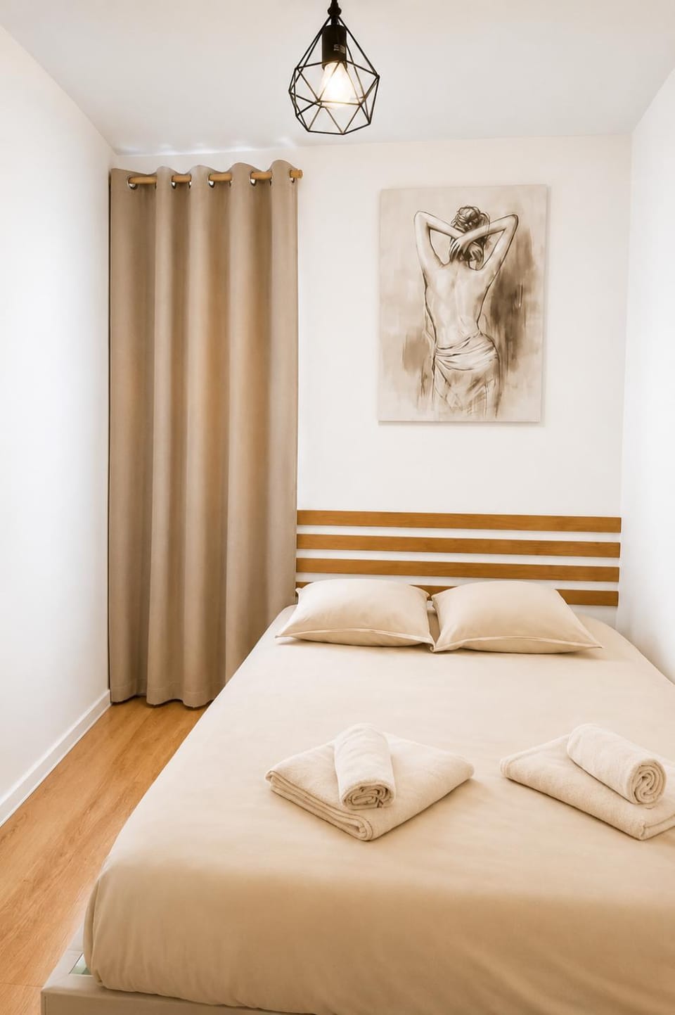 Bed, Bedroom, towels