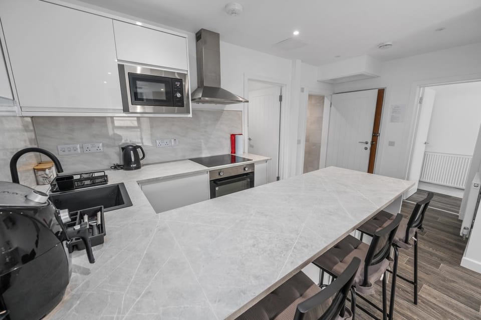 Kitchen or kitchenette, Dining area, oven, stove