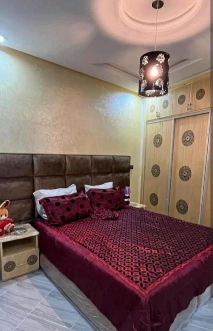 Superbé appartement bien équipé, air-conditioning , situé à environ 500 metres de la plage Martil Apartment in Tangier-Tétouan-Al Hoceima