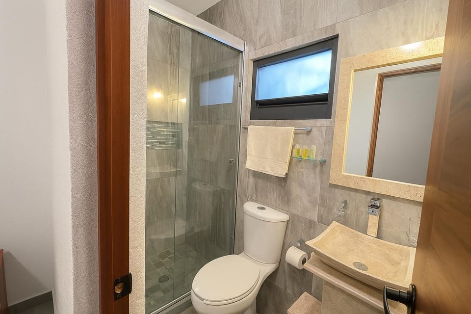 Shower, Toilet, Bathroom, towels