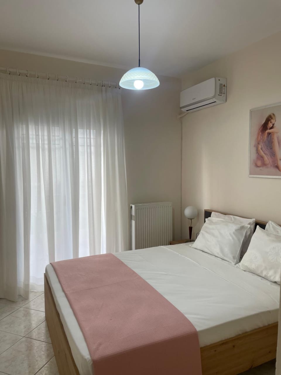 Bed, Photo of the whole room, Bedroom, air conditioner