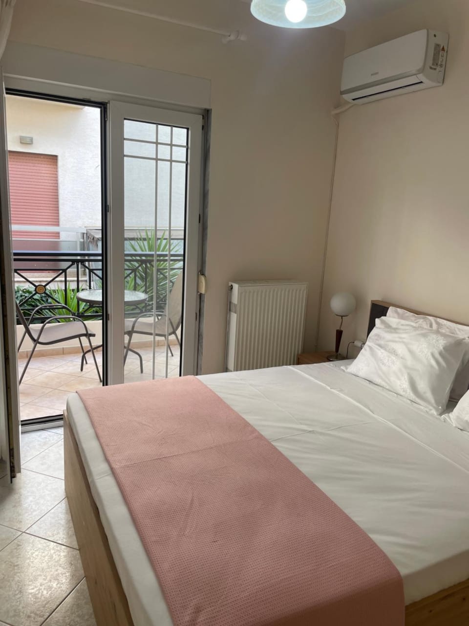 Bed, View (from property/room), Balcony/Terrace, Photo of the whole room, Bedroom, air conditioner