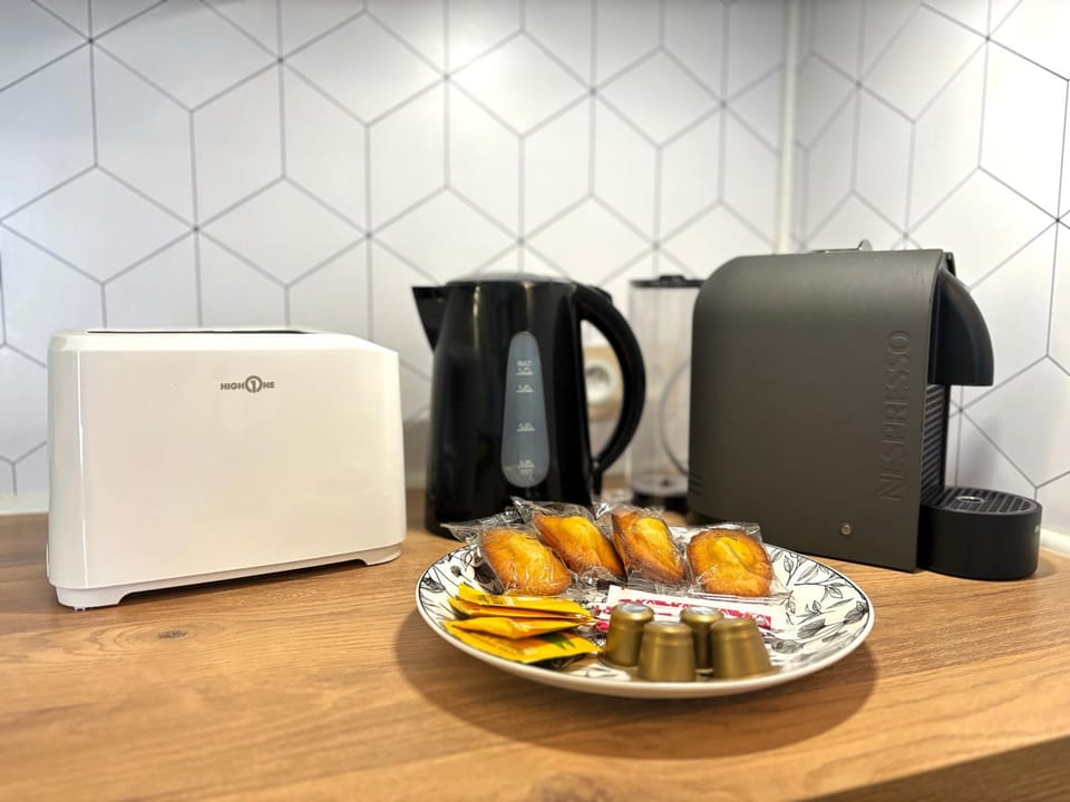 Coffee/tea facilities, toaster