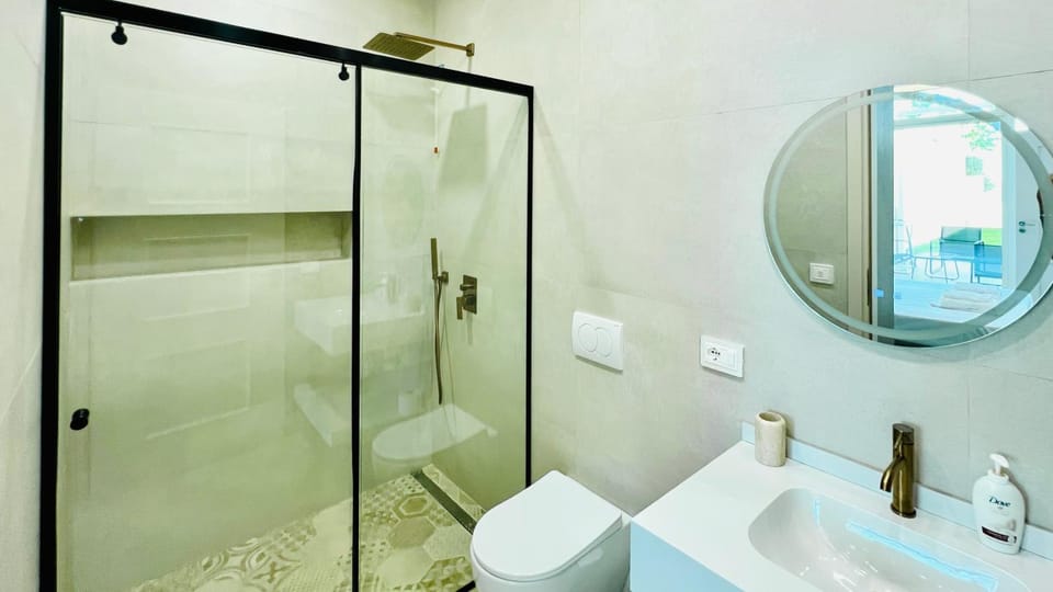 Shower, Bathroom, towels