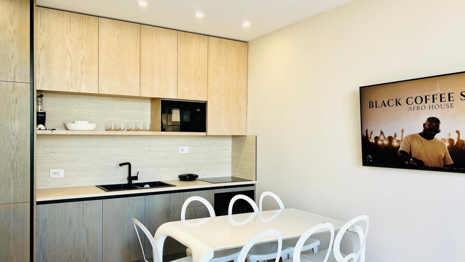 TV and multimedia, Coffee/tea facilities, Kitchen or kitchenette, Dining area