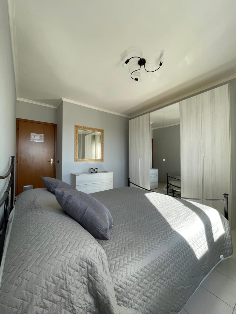 Bed, Photo of the whole room, Bedroom, wardrobe