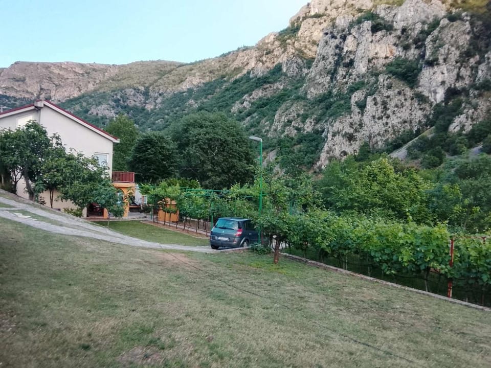 Neighbourhood, Garden view, Mountain view, Parking