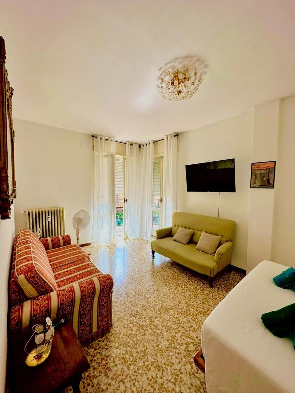 Communal lounge/ TV room, TV and multimedia, Living room, Photo of the whole room