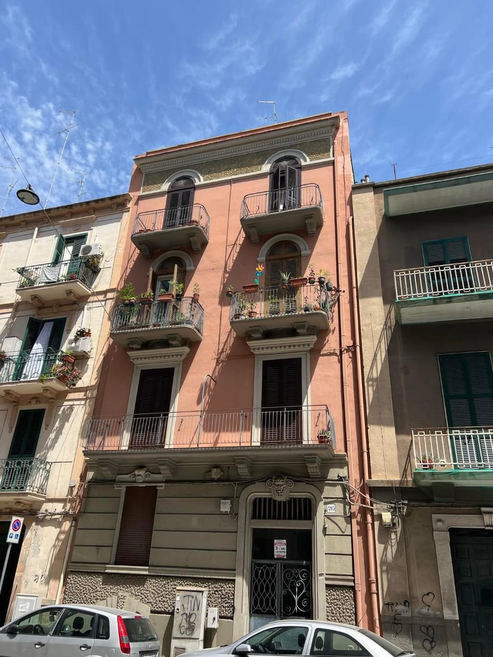 Property building, Neighbourhood