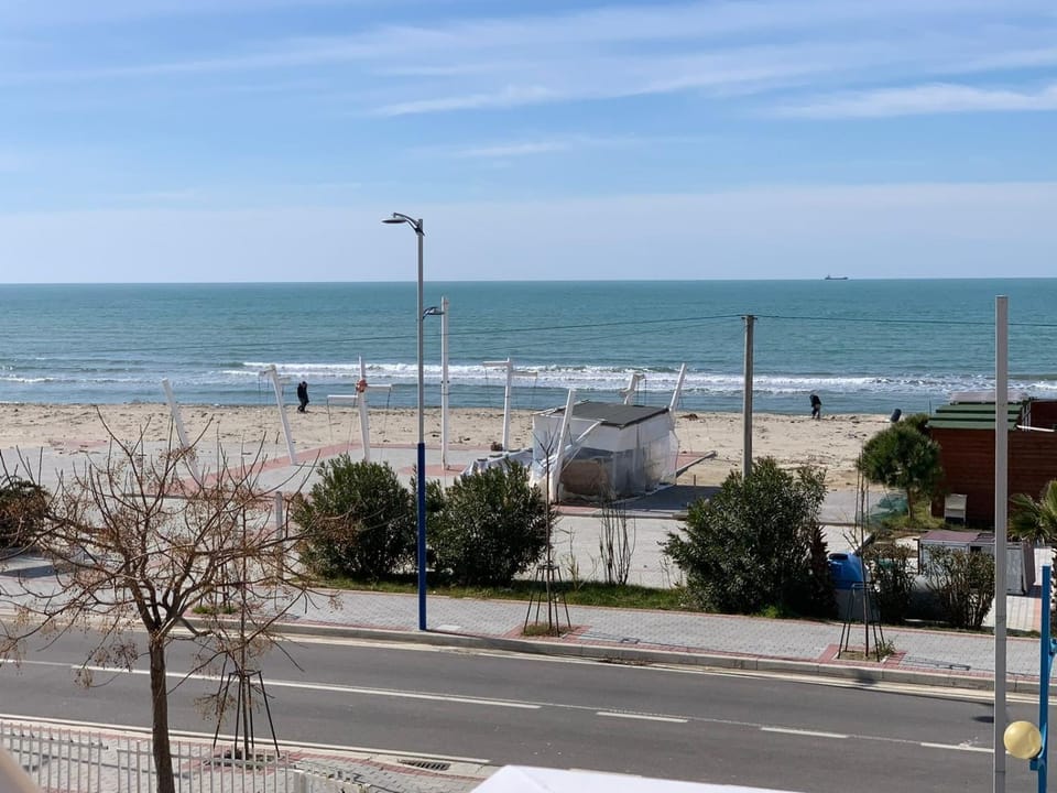 Beach, Sea view, Location, Parking