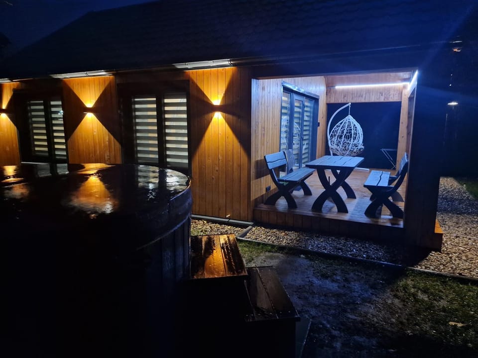 Naujai įrengtas atostogų namelis su kubilu ir pirtimi papildomai House in Vilnius County, Lithuania