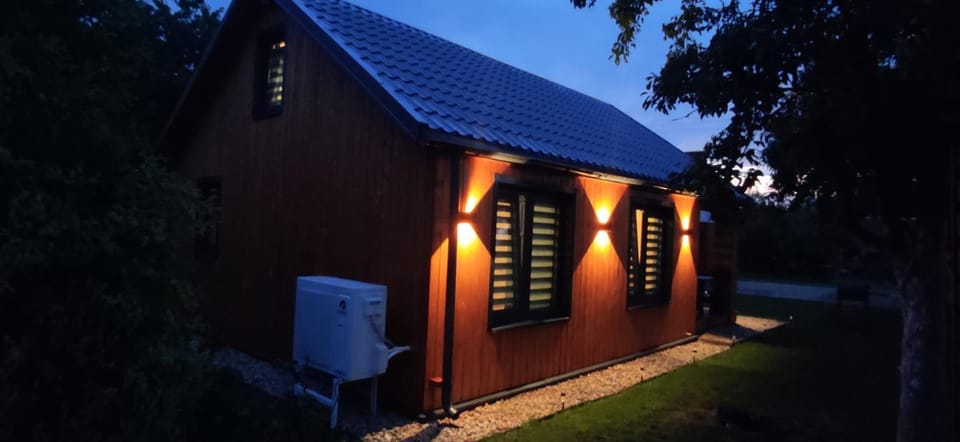 Naujai įrengtas atostogų namelis su kubilu ir pirtimi papildomai House in Vilnius County, Lithuania