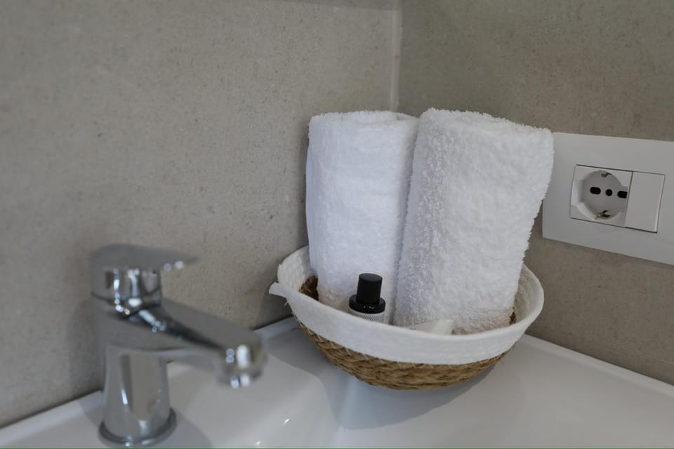 Bathroom, towels