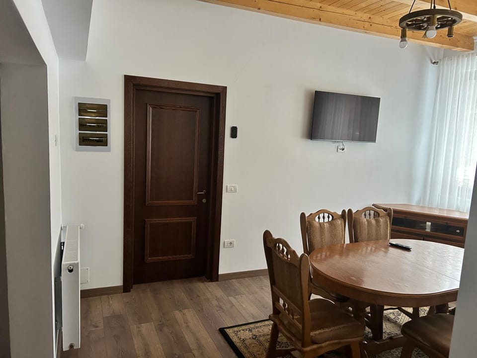 Casă Livadă cu Meri House in Romania