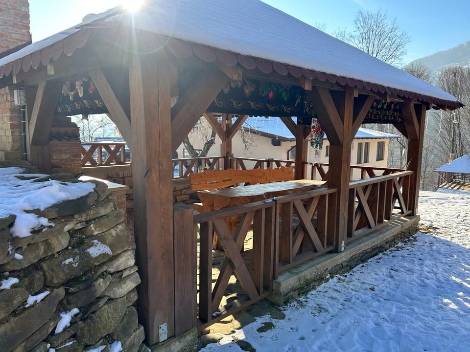 Casă Livadă cu Meri House in Romania