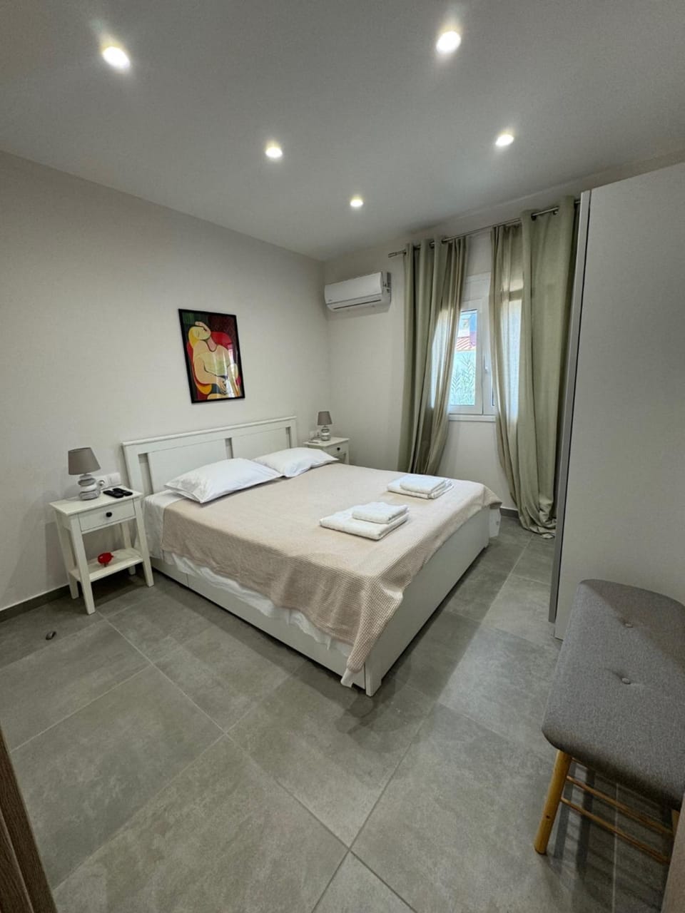 Bed, Bedroom, wardrobe, air conditioner
