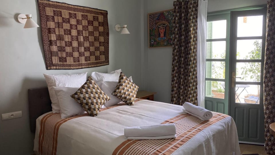 Property building, Bed, Bedroom
