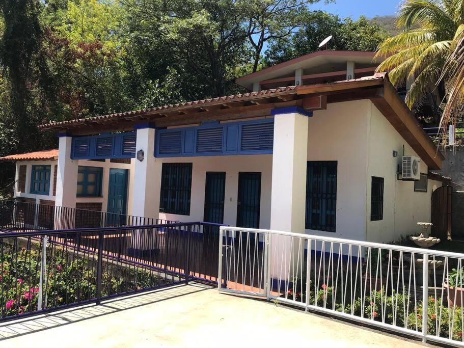 Villa La Giralda - Lakefront - Pool - View - Relaxation Haven Apartment in Managua (Department)
