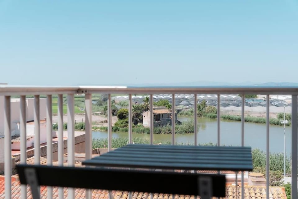 View (from property/room), Balcony/Terrace, Lake view