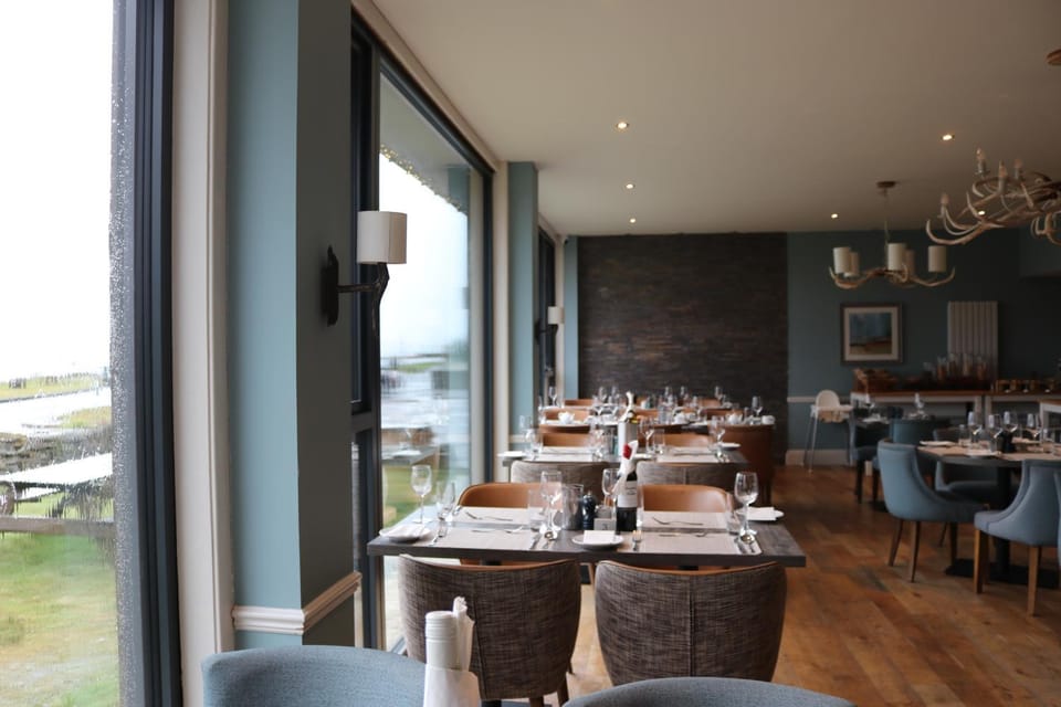 Restaurant/places to eat, Seating area