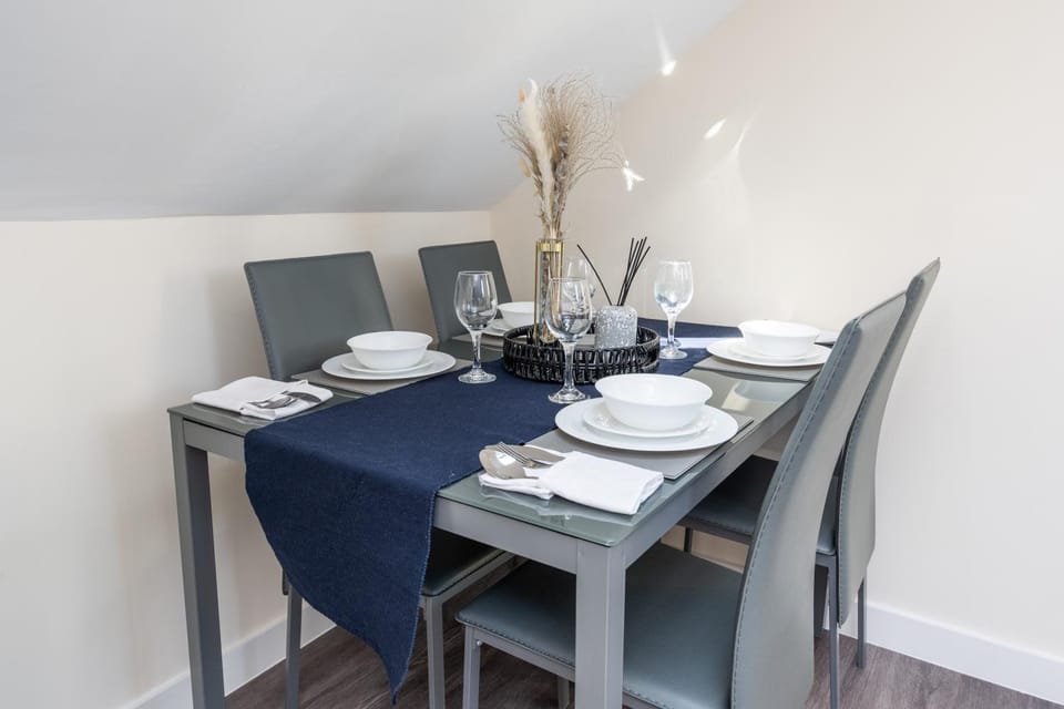 Seating area, Dining area, Dinner