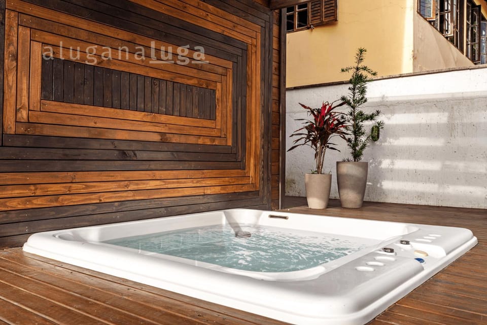 Ogram House - with Jacuzzi 3min to the Beach House in Imbituba